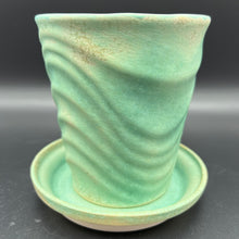 Load image into Gallery viewer, Cresting Planter With Drainage