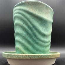 Load image into Gallery viewer, Cresting Planter With Drainage