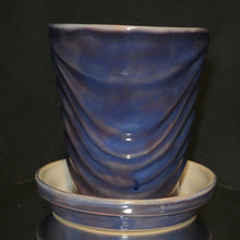 Load image into Gallery viewer, Cresting Planter With Drainage