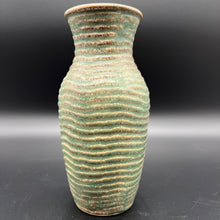Load image into Gallery viewer, Wavy Vases